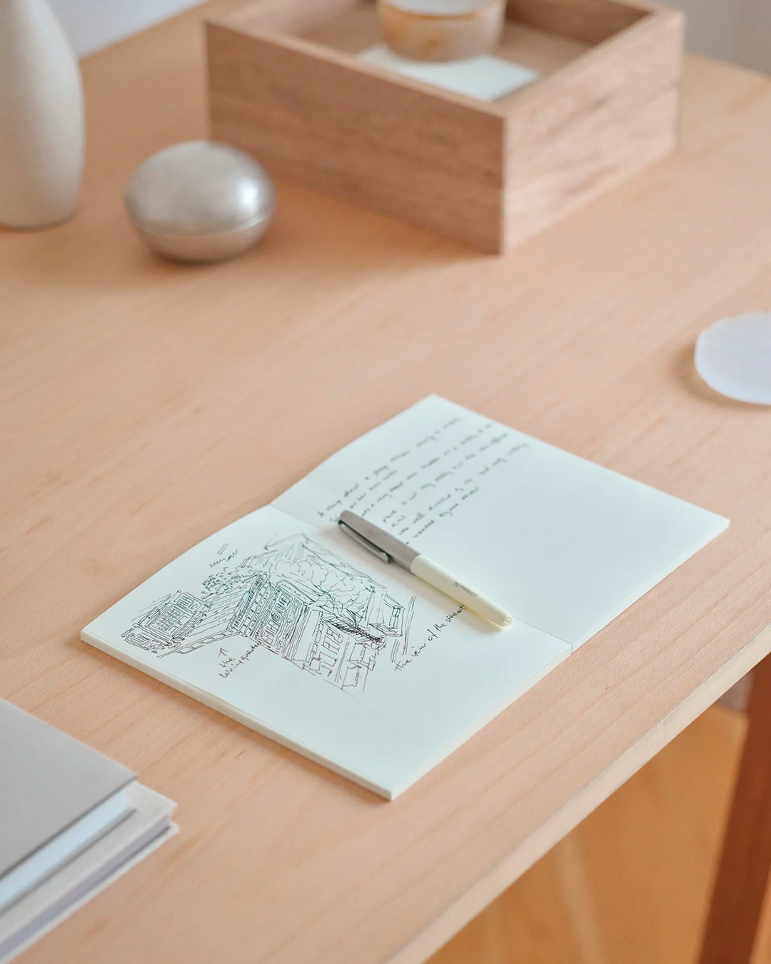 MD Paper epitomises the subtlety, elegance and simplicity of design of good Japanese stationery, concentrating on the quality of material over branding or printed design.&nbsp;