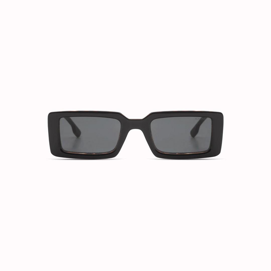 Malick, Black Tortoise - The Malick is one of the favourite styles, loved by many. The frame is measured at a slightly wider fit and is produced out of Bioplastic which is made from sustainable cultivated castor beans. If you're looking for a pair of sunglasses with rectangular lenses, these might quickly become your new favourite set. With a black tortoiseshell frame and solid smoke lenses, these shades are seriously chic.