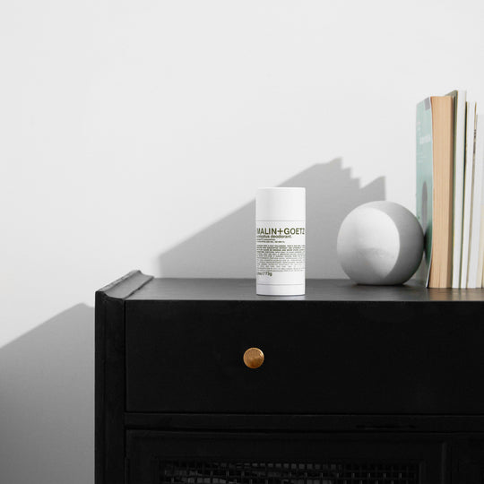 The Eucalyptus deodorant from Malin+Goetz is produced with refreshing natural eucalyptus extract and odour-neutralizing citronellyl. It is especially good for sensitive skin and forms part of Malin+Goetz's essentials collection. On a sideboard showing size and scale