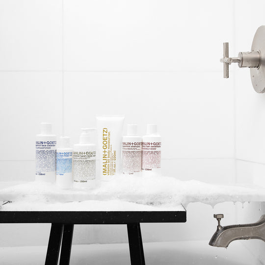 Peppermint Shampoo in a bathroom from Malin+Goetz is an everyday, mildly foaming shampoo which effectively cleanses all hair and scalp types and forms part of Malin+Goetz's essentials collection.