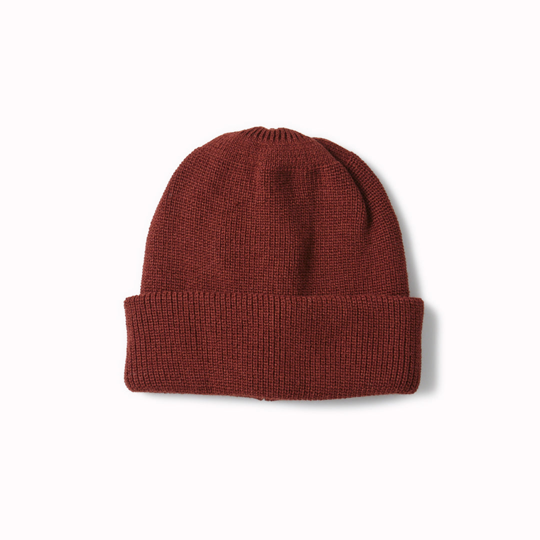 The Rototo Bulky Watch Cap is a stylish and practical accessory, perfect for those seeking both warmth and fashion. Made in Japan, this cap is crafted from a blend of 80% acrylic, 15% nylon, and 5% wool