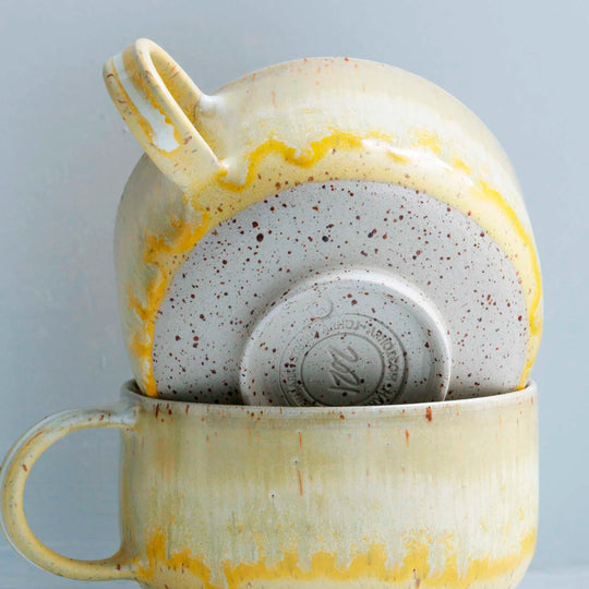 The Melting Daisy Mion Mug is a large thick glazed stoneware mug, ideal for hot chocolate, soup, long lattes or anyone that likes a BIG cuppa in the morning.