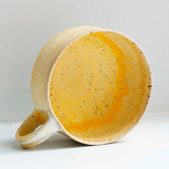 The Melting Daisy Mion Mug is a large thick glazed stoneware mug, ideal for hot chocolate, soup, long lattes or anyone that likes a BIG cuppa in the morning.