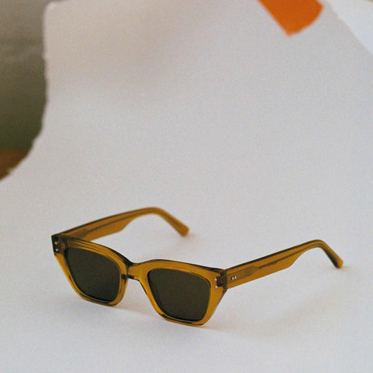 Clean lines meet understated sophistication in the caramel framed Memphis sunglasses from Swedish cult fashion brand, Monokel. The Memphis are medium wide but vertically slender and are designed to be unisex and ideal for most face shapes and sizes.