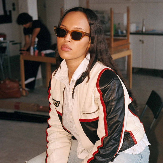 Clean lines meet understated sophistication in the caramel framed Memphis sunglasses from Swedish cult fashion brand, Monokel. The Memphis are medium wide but vertically slender and are designed to be unisex and ideal for most face shapes and sizes.