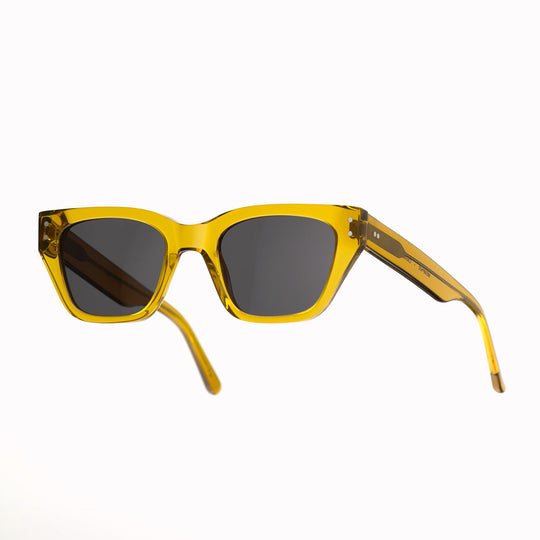 Clean lines meet understated sophistication in the caramel framed Memphis sunglasses from Swedish cult fashion brand, Monokel. The Memphis are medium wide but vertically slender and are designed to be unisex and ideal for most face shapes and sizes.