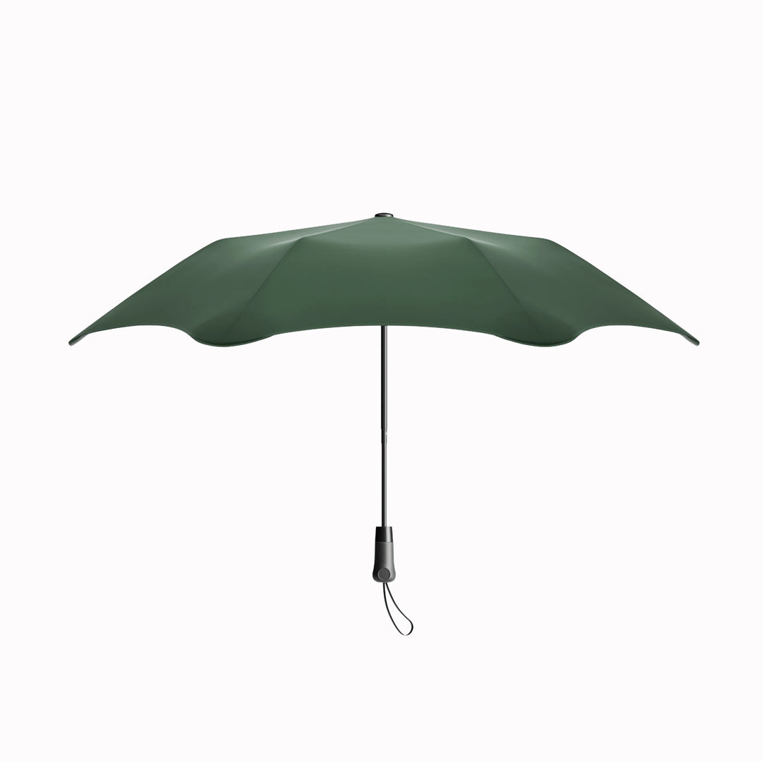 Crafted for portability and resilience, the Metro folding umbrella from Blunt is engineered to withstand challenging weather conditions.
