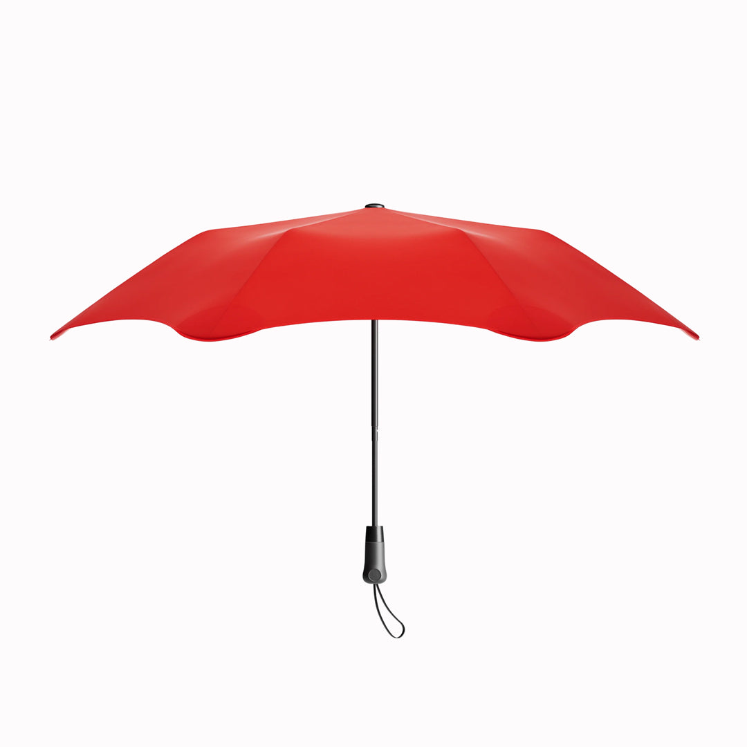 A Durable Compact Umbrella for All Weathers

Crafted for portability and resilience, the Metro folding umbrella from Blunt is engineered to withstand challenging weather conditions.