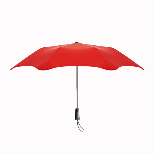 A Durable Compact Umbrella for All Weathers

Crafted for portability and resilience, the Metro folding umbrella from Blunt is engineered to withstand challenging weather conditions.
