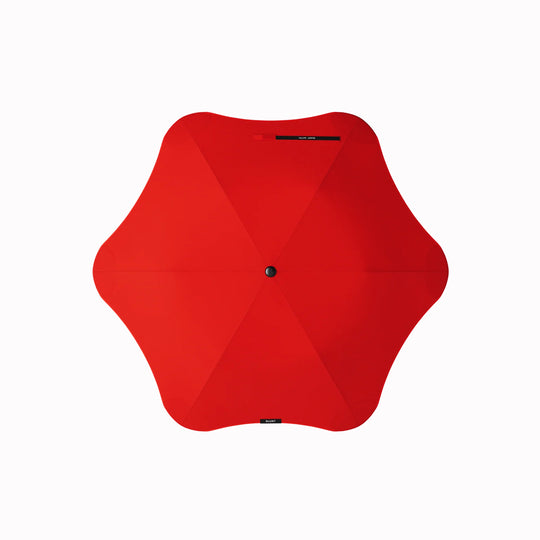 A Durable Compact Umbrella for All Weathers

Crafted for portability and resilience, the Metro folding umbrella from Blunt is engineered to withstand challenging weather conditions.