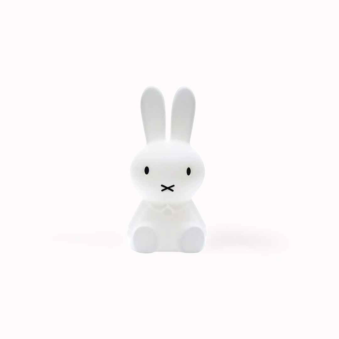 Miffy makes a wonderful nightlight and is a great friend for your little one. Boris is best known as Miffy's friend who is a very busy builder, but now he has a new role, glowing softly to make dark nights feel safer.