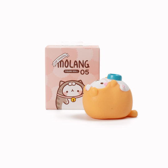 This Molang Vol.5 blind box delivers a small hit of kawaii charm in collectible form. Each box contains one random Molang figure dressed in an oversized lazy cat costume – round, relaxed and full of soft character.