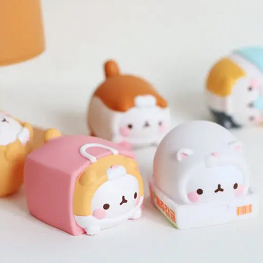This Molang Vol.5 blind box delivers a small hit of kawaii charm in collectible form. Each box contains one random Molang figure dressed in an oversized lazy cat costume – round, relaxed and full of soft character.