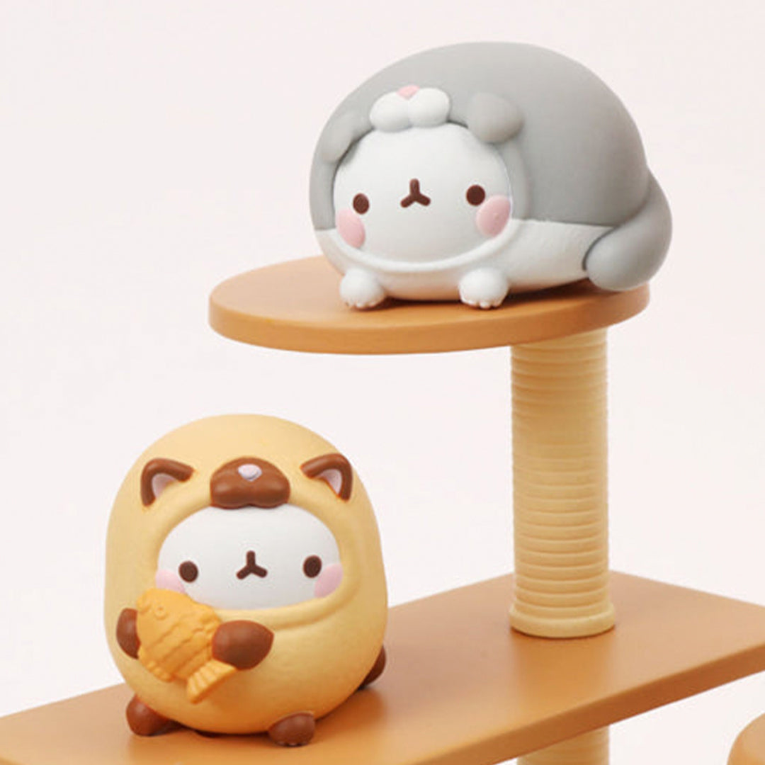 This Molang Vol.5 blind box delivers a small hit of kawaii charm in collectible form. Each box contains one random Molang figure dressed in an oversized lazy cat costume – round, relaxed and full of soft character.