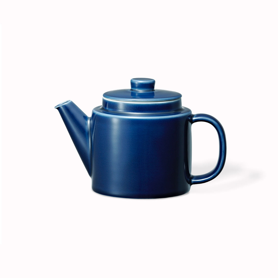 Navy Blue 1000ml Tea Pot from Japanese designed Common Tableware.&nbsp; Simple, Utilitarian, expertly created in Japan. both a practical and elegant addition to your table.