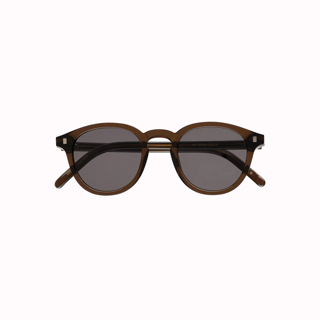 The Nelson continues to be a Monokel bestseller, year after year. Maybe it’s the soft rectangular lenses. Or maybe it’s the powerful versatility. 