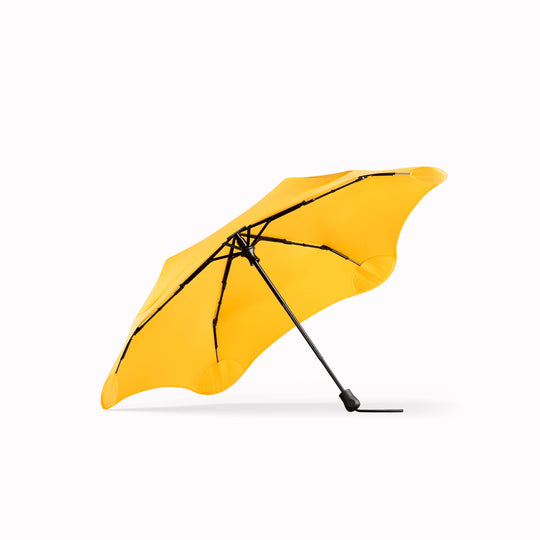 The BLUNT Neo in Citrus Yellow is a lightweight, compact umbrella designed to be there whenever the weather changes.