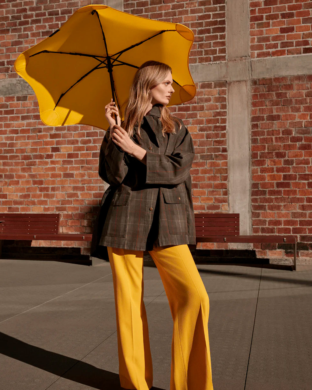The BLUNT Neo in Citrus Yellow is a lightweight, compact umbrella designed to be there whenever the weather changes.