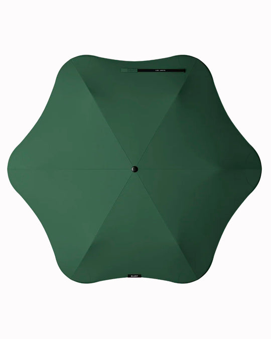 The BLUNT Neo in Forest Green is a lightweight, compact umbrella designed to be there whenever the weather changes. 