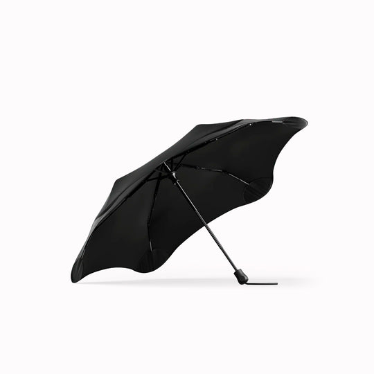 The BLUNT Neo is a lightweight, compact umbrella designed to be there whenever the weather changes.