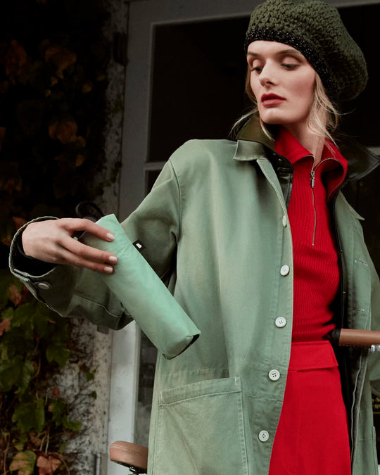 The BLUNT Neo in Sage Green is a lightweight, compact umbrella designed to be there whenever the weather changes.