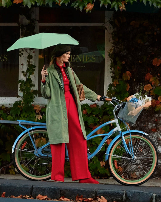 The BLUNT Neo in Sage Green is a lightweight, compact umbrella designed to be there whenever the weather changes.