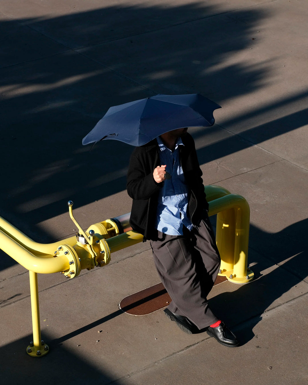 The BLUNT Neo in Midnight Navy is a lightweight, compact umbrella designed to be there whenever the weather changes.