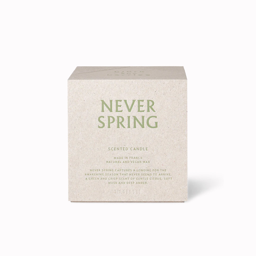 Inspired by the moment when nature stirs and blossoms despite the lingering chill, this scent opens with shimmering lemon and sweet blackberry, moves through heart notes of jasmine, cyclamen and bamboo, and rests on a base of soft musk, cedarwood and deep amber.&nbsp;