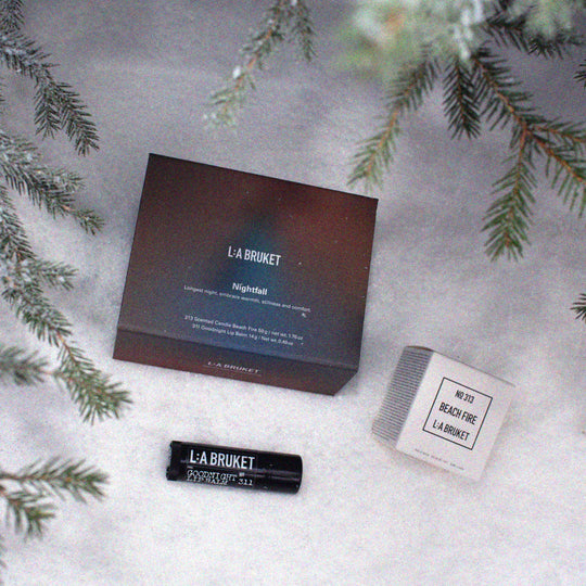 The L:A Bruket 2025 Nightfall Winter Gift Kit contains a soothing duo to wind down the day and prepare for a good night of sleep: 313 Candle Beach Fire 50g and 311 Goodnight Orange Blossom Lip Balm 14g