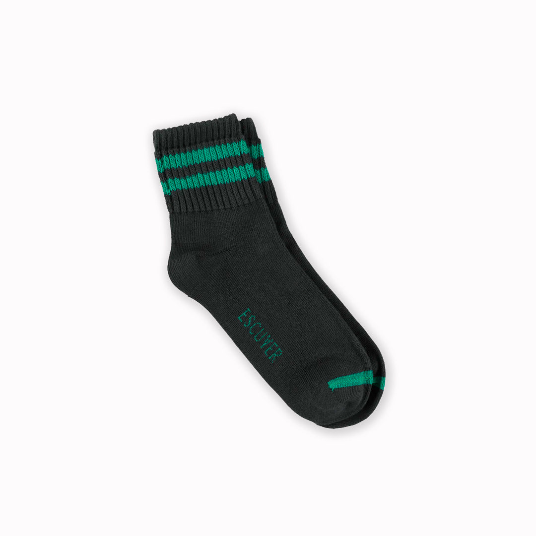 Off Black ankle-length crew socks with green stripes. A short and cute retro / vintage inspired style for the warmer months of the year.&nbsp;
