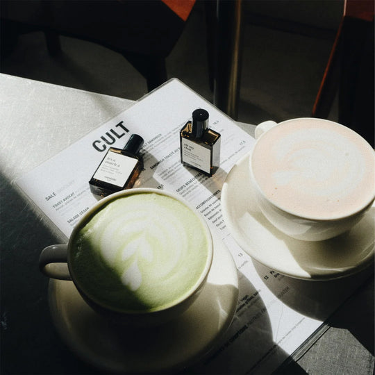 essence of Christmas through the aroma of a spiced, milky Chai latte. It has&nbsp;unexpected hints of wood fire and a bright touch of mandarin orange. 15ml Roll on