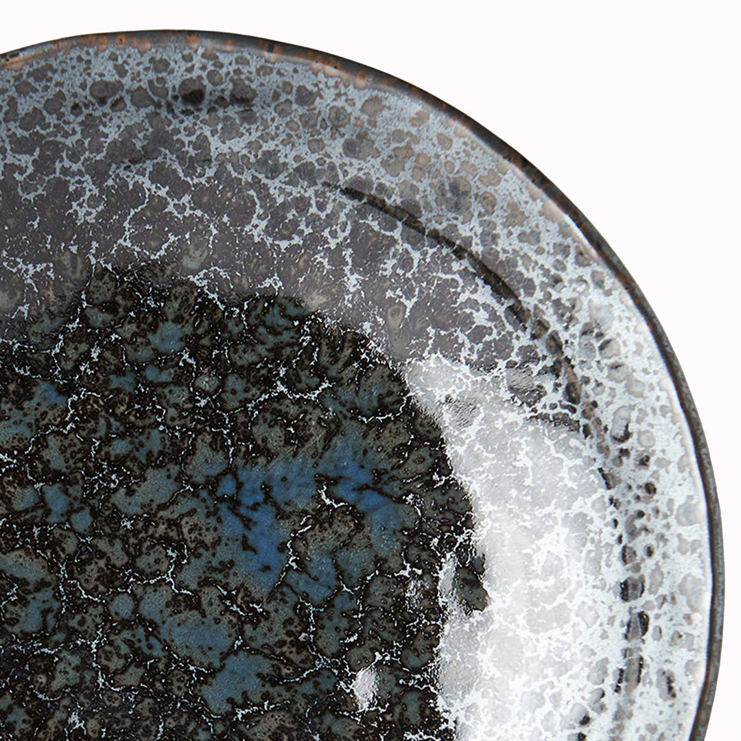 A favourite of Chefs, the Black Pearl glaze range features a vibrant splash of gloss black against a matte black background. Subtle highlights of cyan are reflected in the depths of the gloss.