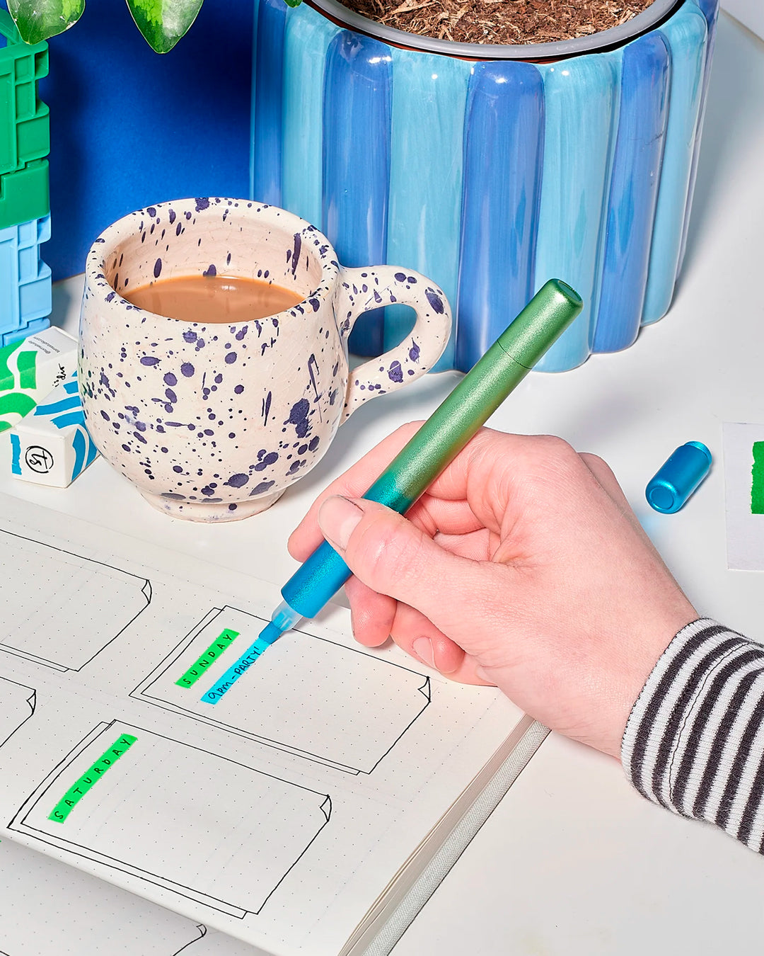 The Tom’s Studio Ori Highlighter is a refillable, modular highlighter pen designed for quick annotations to more expressive mark-making. 