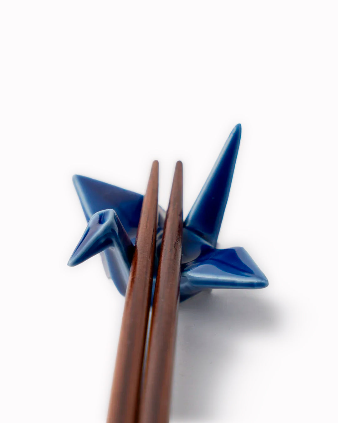 This fun chopstick rest combines traditional Japanese design with modern aesthetics. Choose between several colours to personalise for your family