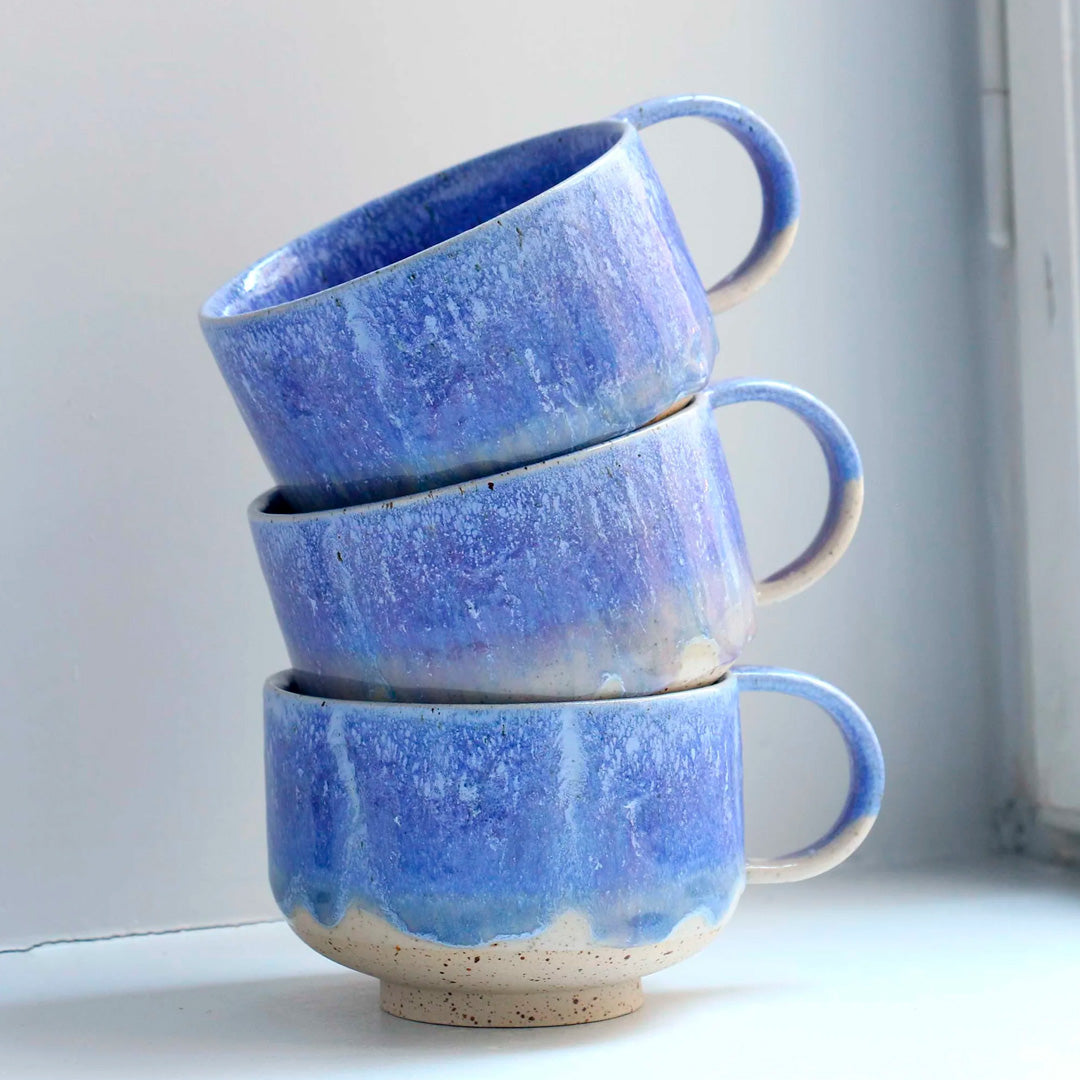 The Orinoco Mion Mug is a large thick glazed stoneware mug, ideal for hot chocolate, soup, long lattes or anyone that likes a BIG cuppa in the morning.
