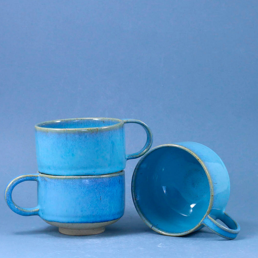 The Oyster Pearl Mion Mug is a large thick glazed stoneware mug, ideal for hot chocolate, soup, long lattes or anyone that likes a BIG cuppa in the morning.