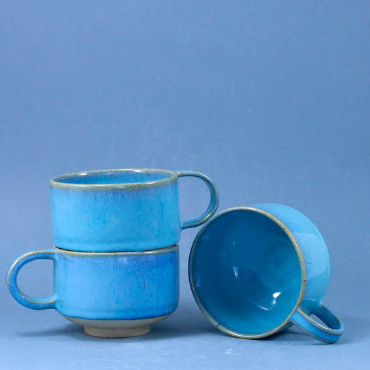 The Oyster Pearl Mion Mug is a large thick glazed stoneware mug, ideal for hot chocolate, soup, long lattes or anyone that likes a BIG cuppa in the morning.