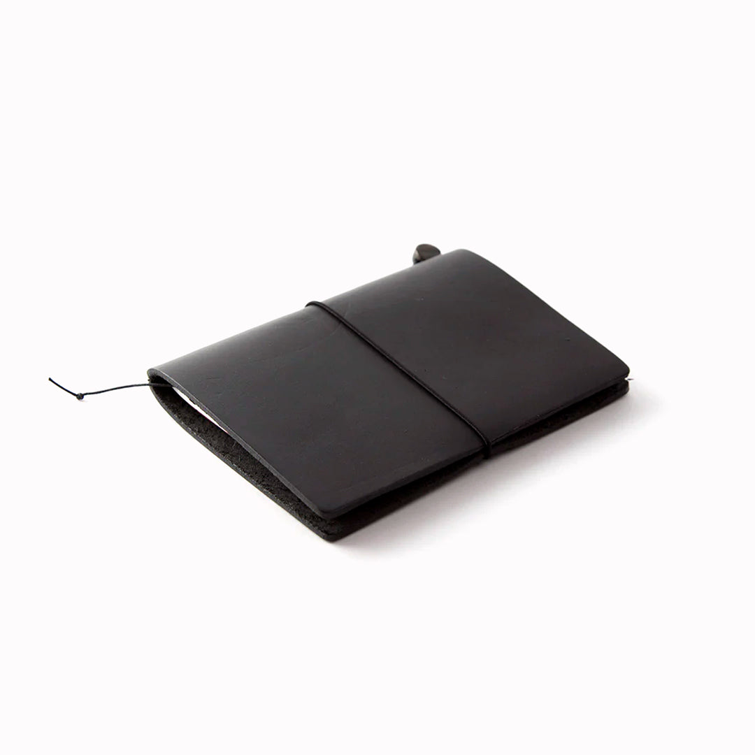 The Traveler's Notebook - Passport Size is a compact, passport‑sized notebook system built for personal organisation, journaling and creative planning. It pairs a handmade cowhide leather cover from Thailand with a blank MD paper insert crafted in Japan