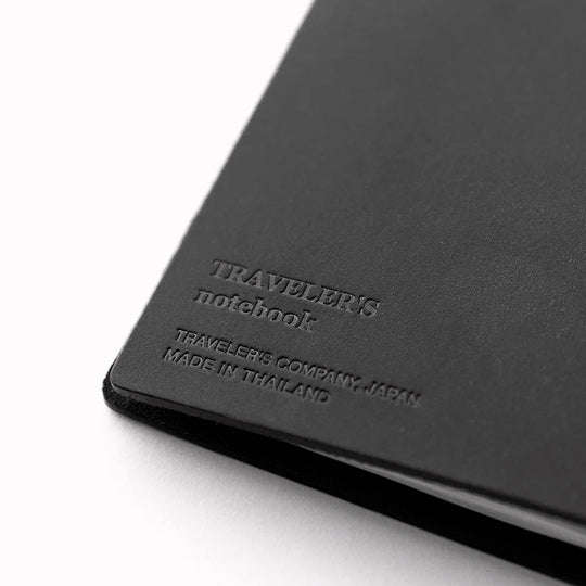 The Traveler's Notebook - Passport Size is a compact, passport‑sized notebook system built for personal organisation, journaling and creative planning. It pairs a handmade cowhide leather cover from Thailand with a blank MD paper insert crafted in Japan