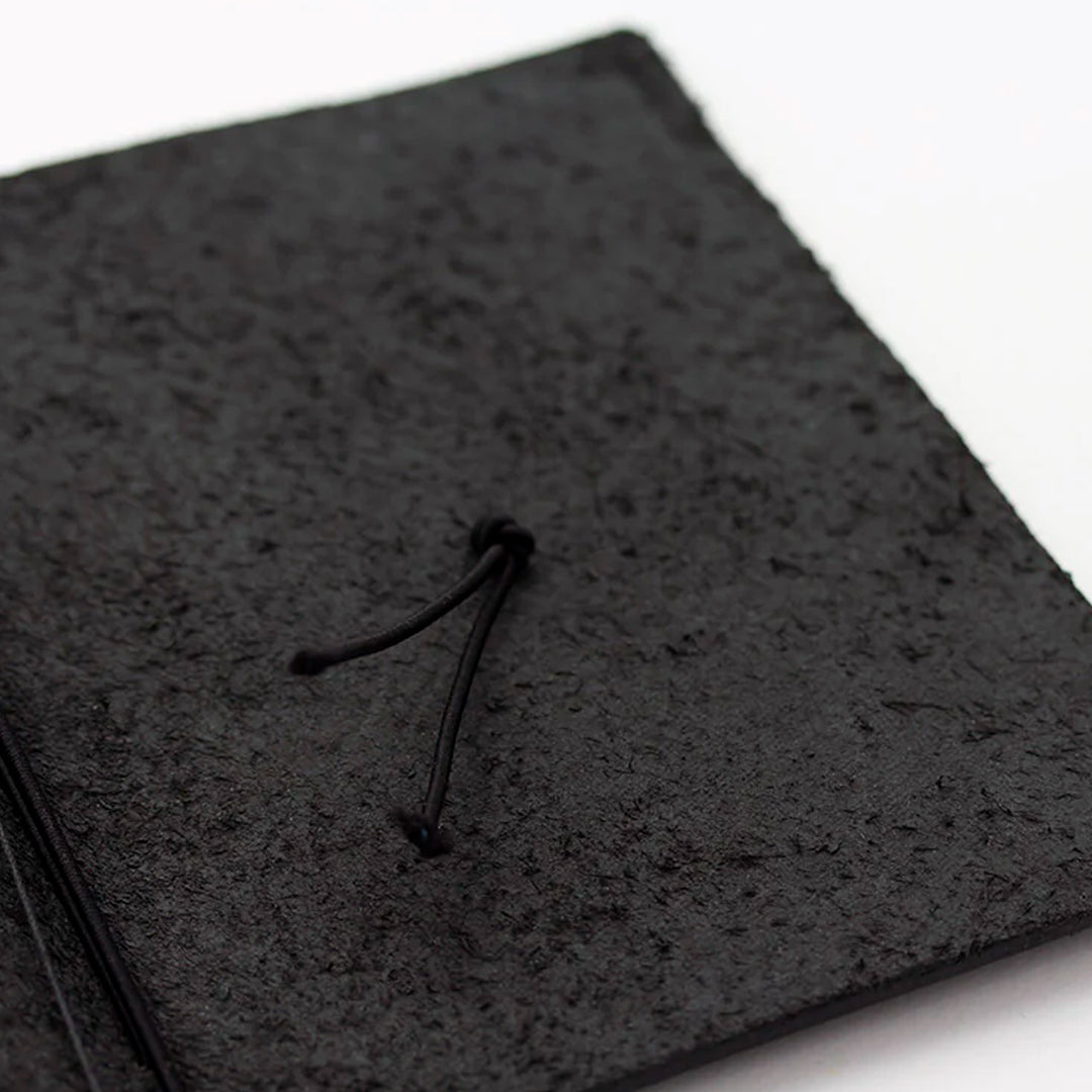 The Traveler's Notebook - Passport Size is a compact, passport‑sized notebook system built for personal organisation, journaling and creative planning. It pairs a handmade cowhide leather cover from Thailand with a blank MD paper insert crafted in Japan