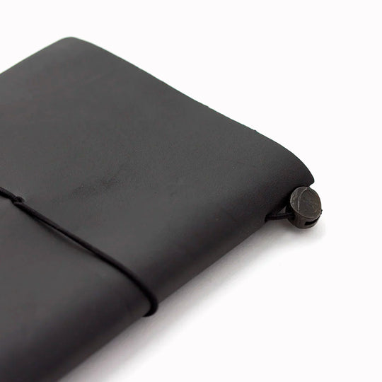 The Traveler's Notebook - Passport Size is a compact, passport‑sized notebook system built for personal organisation, journaling and creative planning. It pairs a handmade cowhide leather cover from Thailand with a blank MD paper insert crafted in Japan