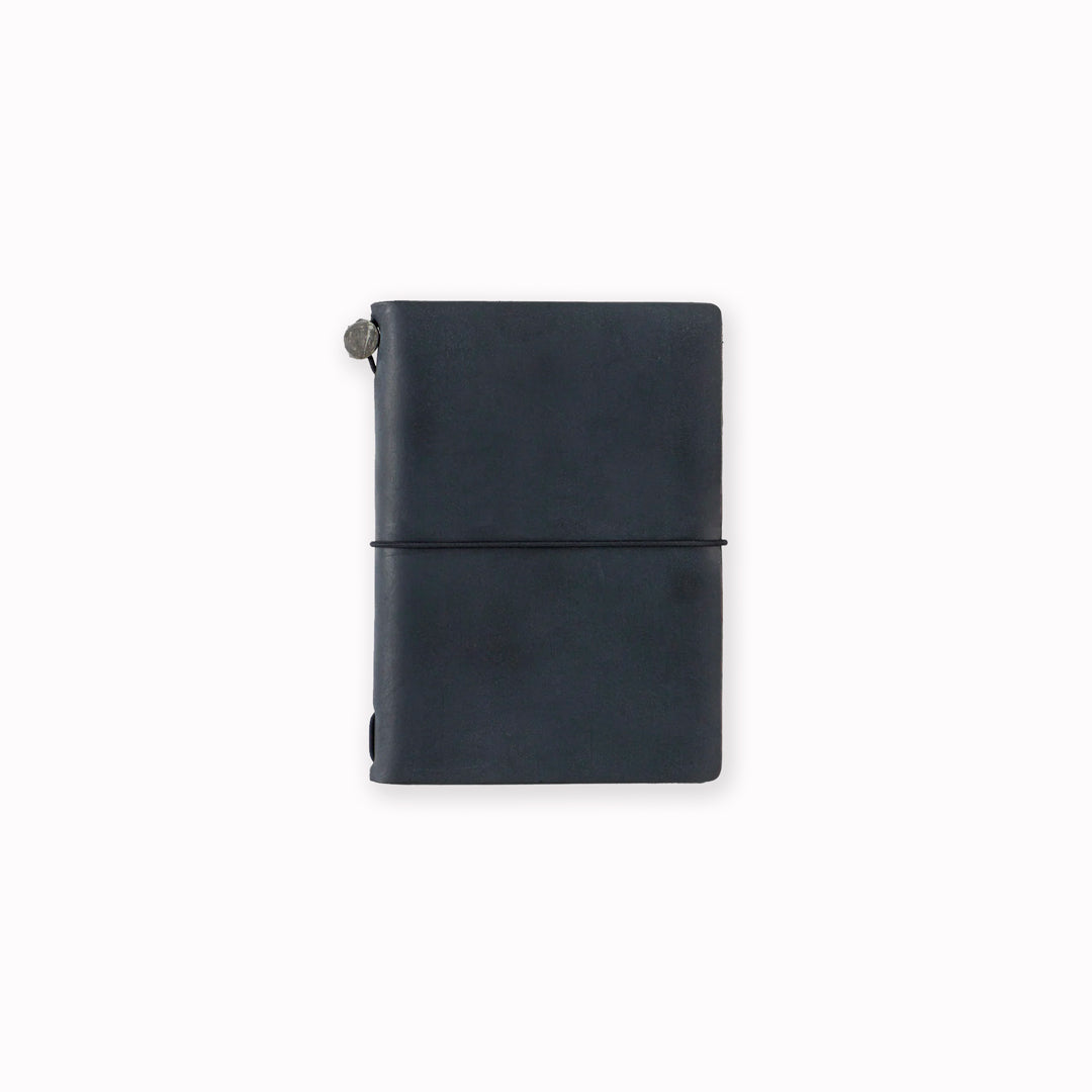 The Traveler's Notebook - Passport Size is a compact, passport‑sized notebook system built for personal organisation, journaling and creative planning. It pairs a handmade cowhide leather cover from Thailand with a blank MD paper insert crafted in Japan
