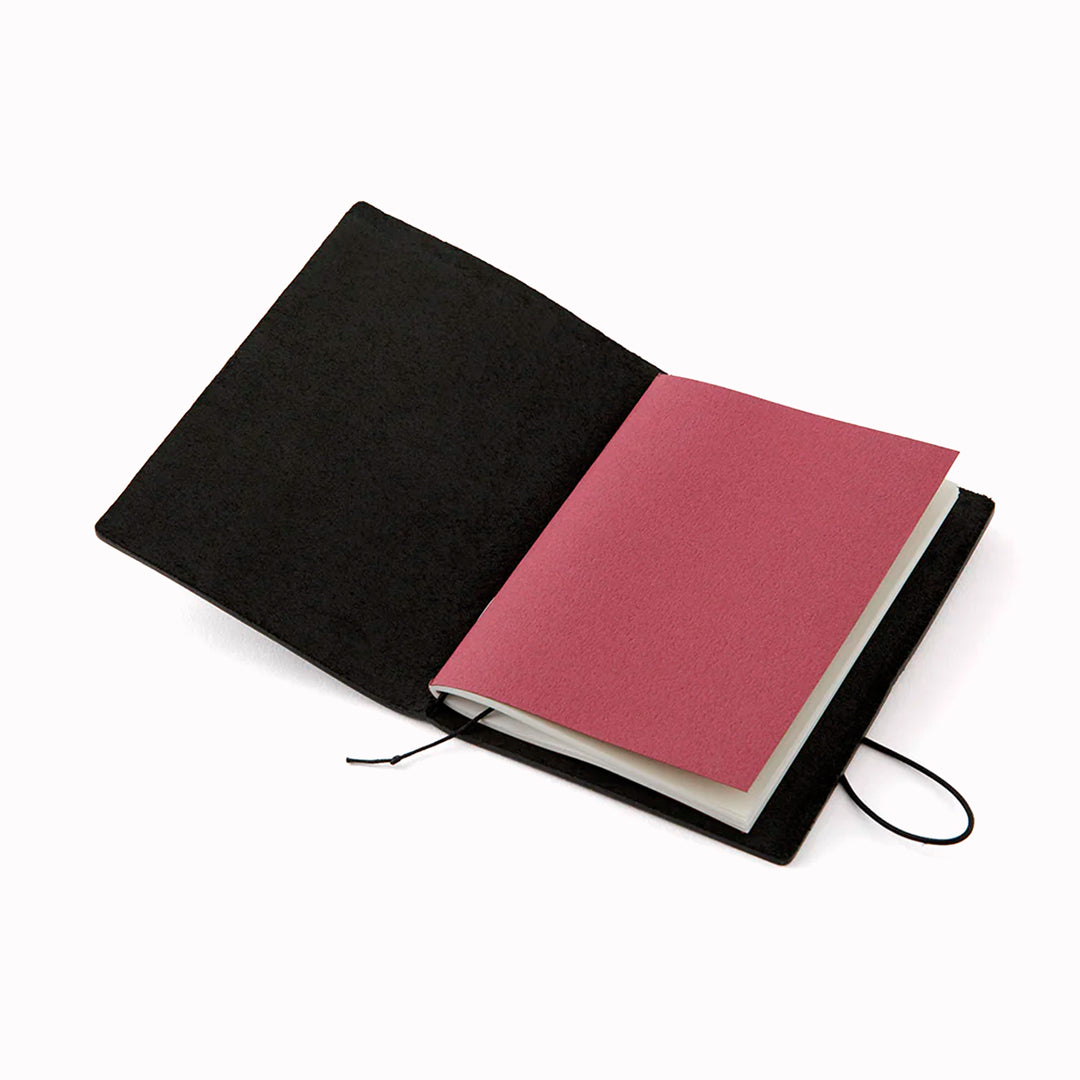 The Traveler's Notebook - Passport Size is a compact, passport‑sized notebook system built for personal organisation, journaling and creative planning. It pairs a handmade cowhide leather cover from Thailand with a blank MD paper insert crafted in Japan
