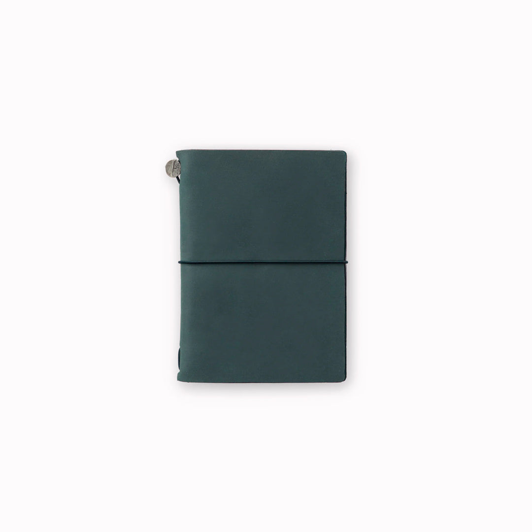 The Traveler's Notebook - Passport Size is a compact, passport‑sized notebook system built for personal organisation, journaling and creative planning. It pairs a handmade cowhide leather cover from Thailand with a blank MD paper insert crafted in Japan
