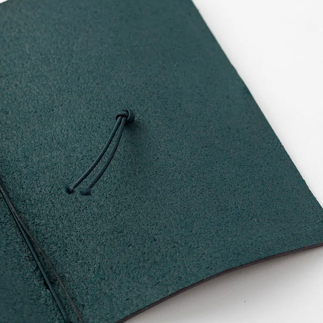The Traveler's Notebook - Passport Size is a compact, passport‑sized notebook system built for personal organisation, journaling and creative planning. It pairs a handmade cowhide leather cover from Thailand with a blank MD paper insert crafted in Japan