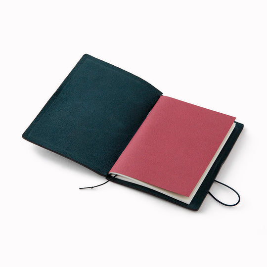 The Traveler's Notebook - Passport Size is a compact, passport‑sized notebook system built for personal organisation, journaling and creative planning. It pairs a handmade cowhide leather cover from Thailand with a blank MD paper insert crafted in Japan