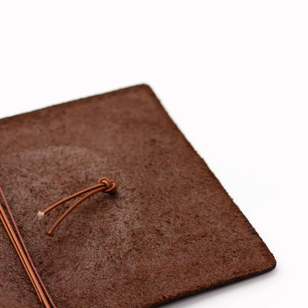 The Traveler's Notebook - Passport Size is a compact, passport‑sized notebook system built for personal organisation, journaling and creative planning. It pairs a handmade cowhide leather cover from Thailand with a blank MD paper insert crafted in Japan