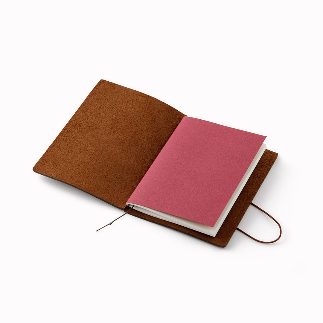 The Traveler's Notebook - Passport Size is a compact, passport‑sized notebook system built for personal organisation, journaling and creative planning. It pairs a handmade cowhide leather cover from Thailand with a blank MD paper insert crafted in Japan