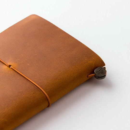The Traveler's Notebook - Passport Size is a compact, passport‑sized notebook system built for personal organisation, journaling and creative planning. It pairs a handmade cowhide leather cover from Thailand with a blank MD paper insert crafted in Japan