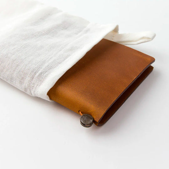 The Traveler's Notebook - Passport Size is a compact, passport‑sized notebook system built for personal organisation, journaling and creative planning. It pairs a handmade cowhide leather cover from Thailand with a blank MD paper insert crafted in Japan